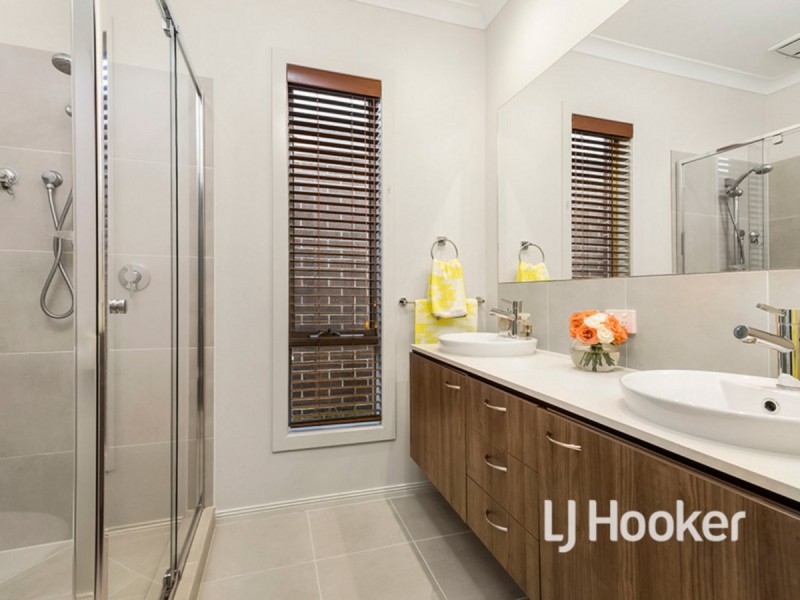 176 Saltwater Promenade, Point Cook VIC 3030