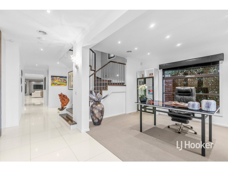 7 Feather Place, Point Cook VIC 3030