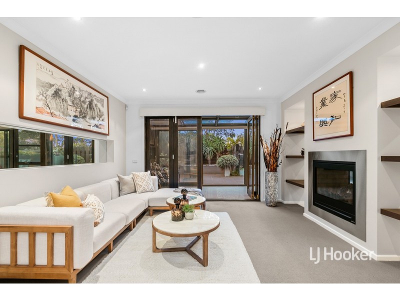 7 Feather Place, Point Cook VIC 3030