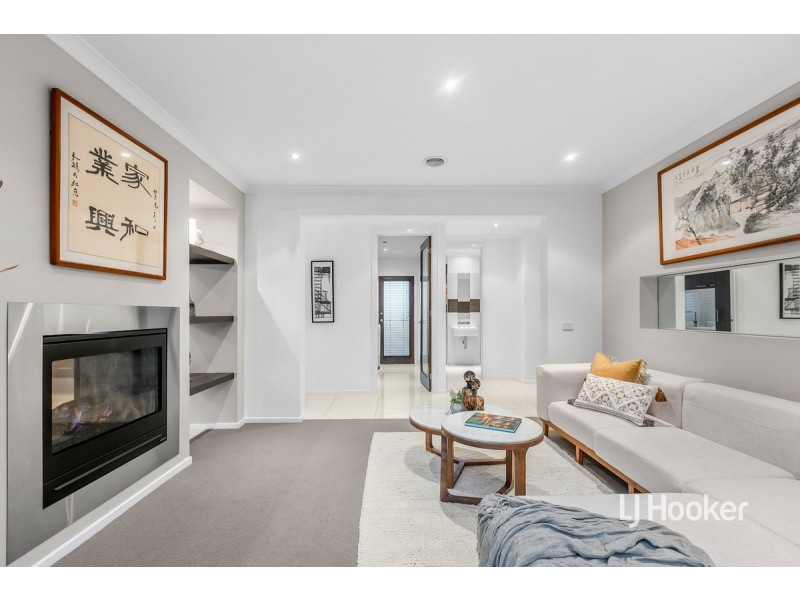 7 Feather Place, Point Cook VIC 3030