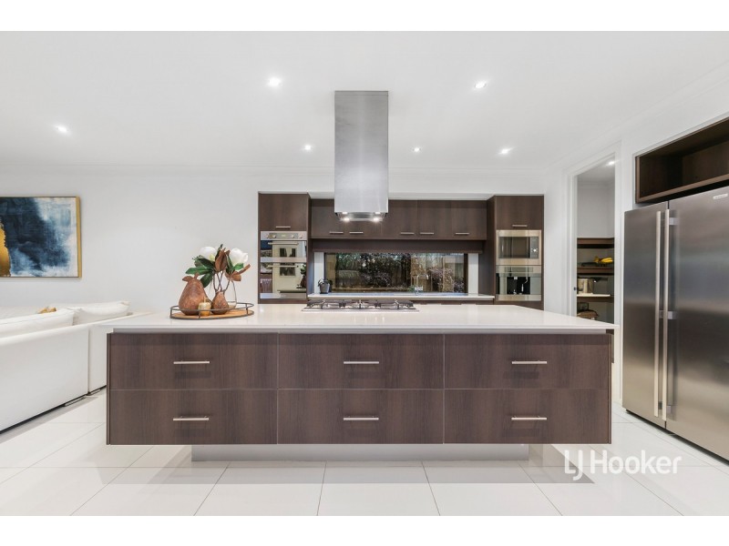 7 Feather Place, Point Cook VIC 3030