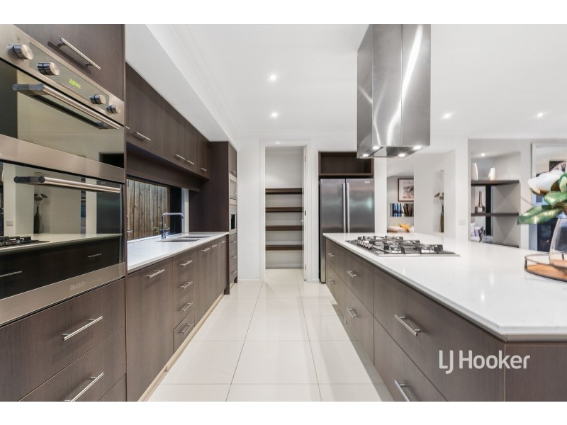 7 Feather Place, Point Cook VIC 3030