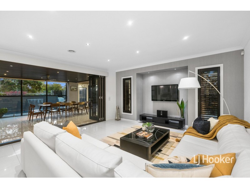 7 Feather Place, Point Cook VIC 3030