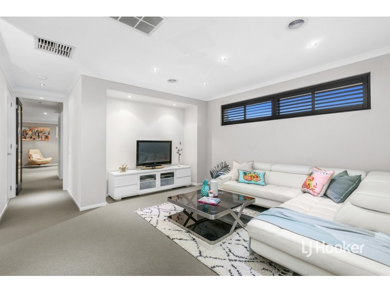 7 Feather Place, Point Cook VIC 3030