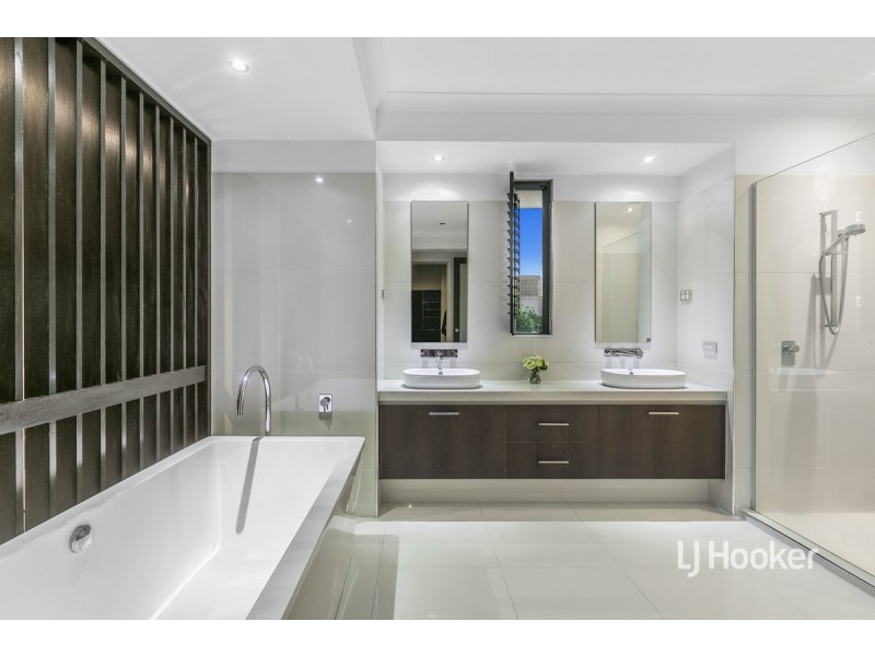 7 Feather Place, Point Cook VIC 3030