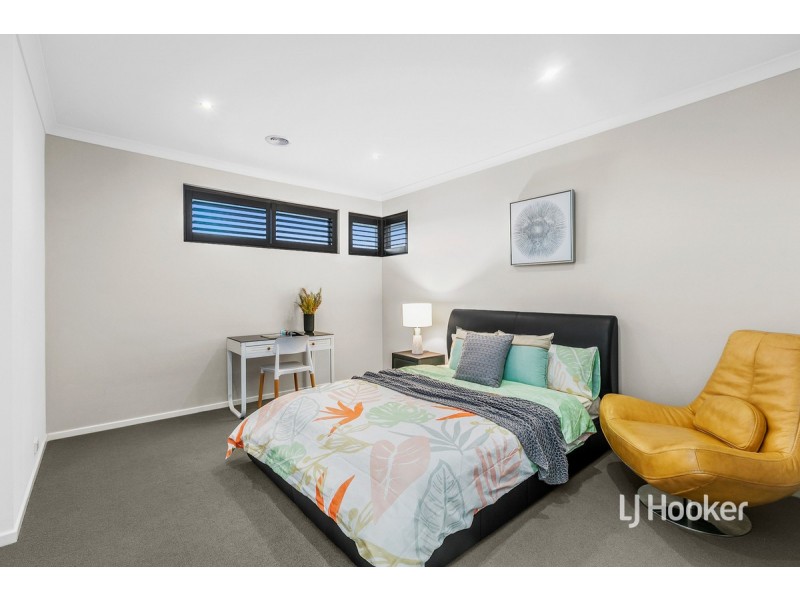 7 Feather Place, Point Cook VIC 3030