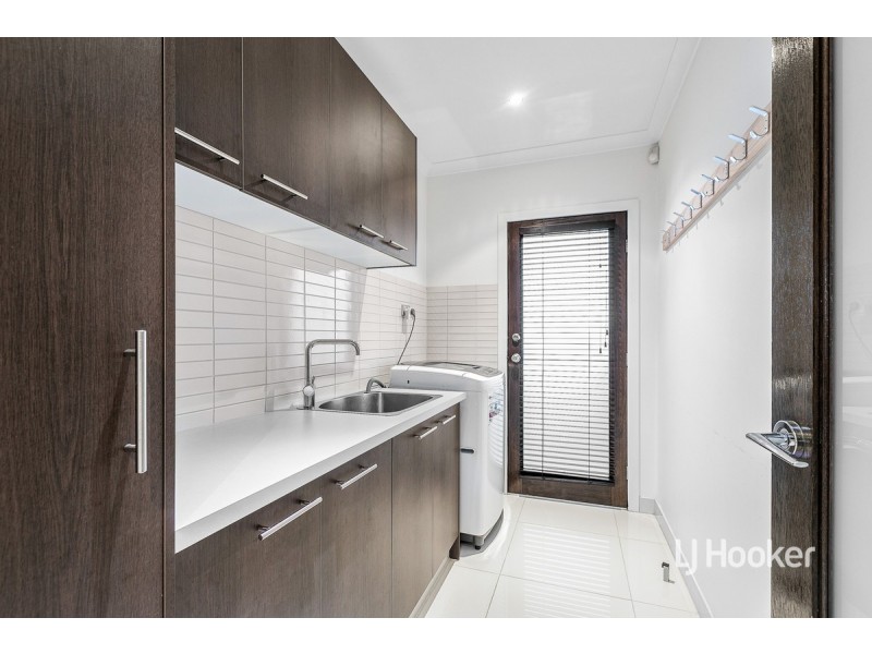 7 Feather Place, Point Cook VIC 3030