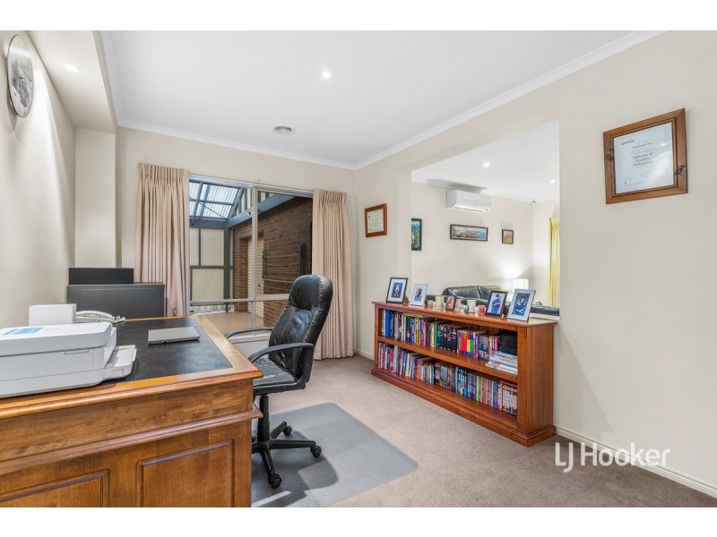2 La Spezia Court, Point Cook VIC 3030