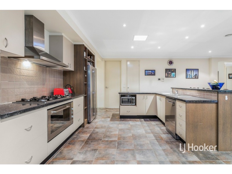 2 La Spezia Court, Point Cook VIC 3030