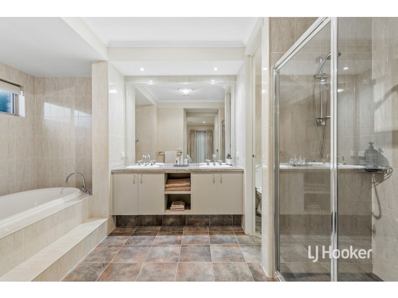 2 La Spezia Court, Point Cook VIC 3030