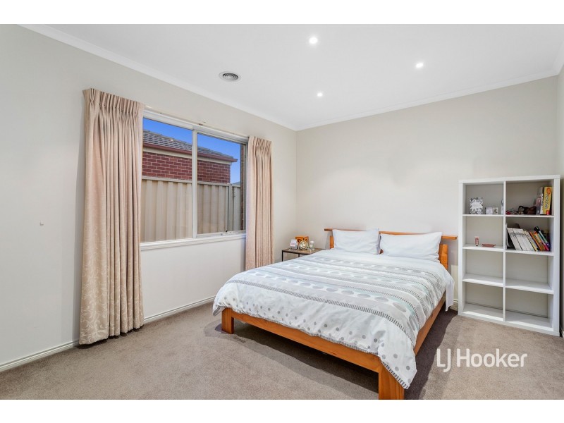 2 La Spezia Court, Point Cook VIC 3030