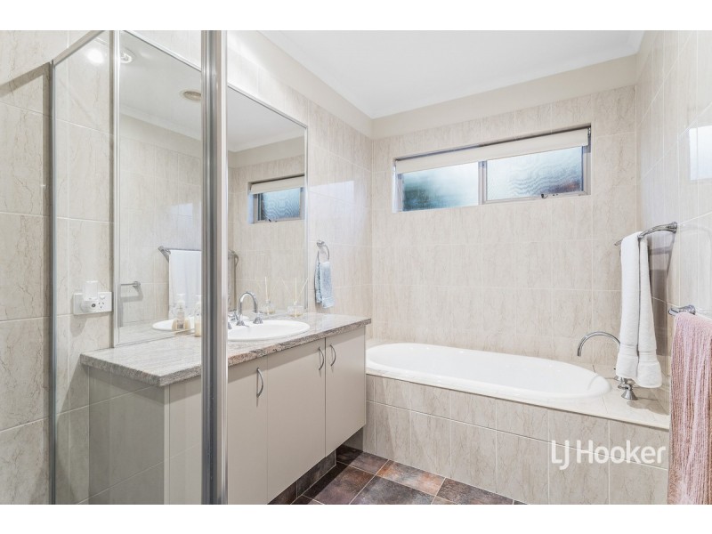 2 La Spezia Court, Point Cook VIC 3030