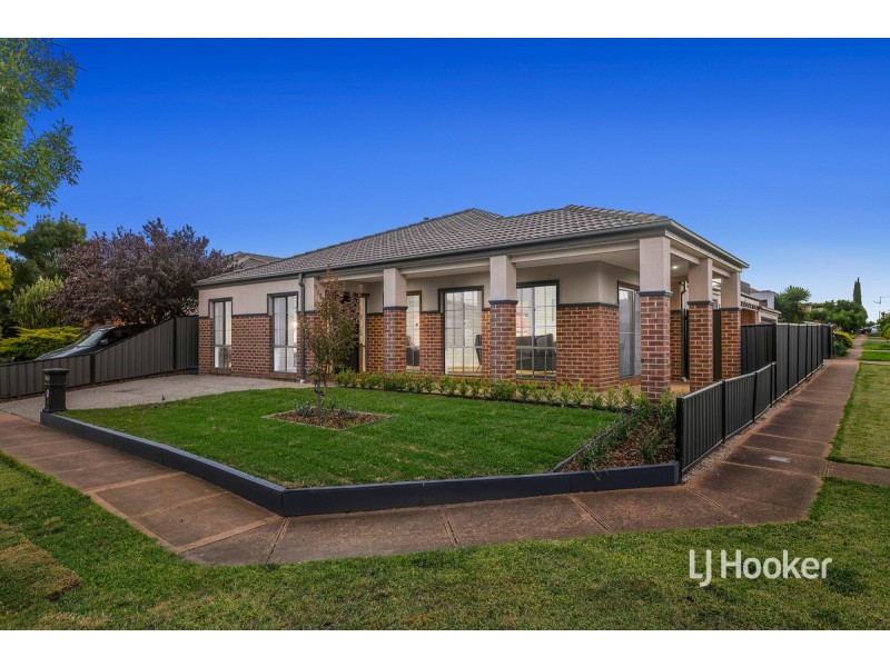 2 Caldicott Crescent, Point Cook VIC 3030