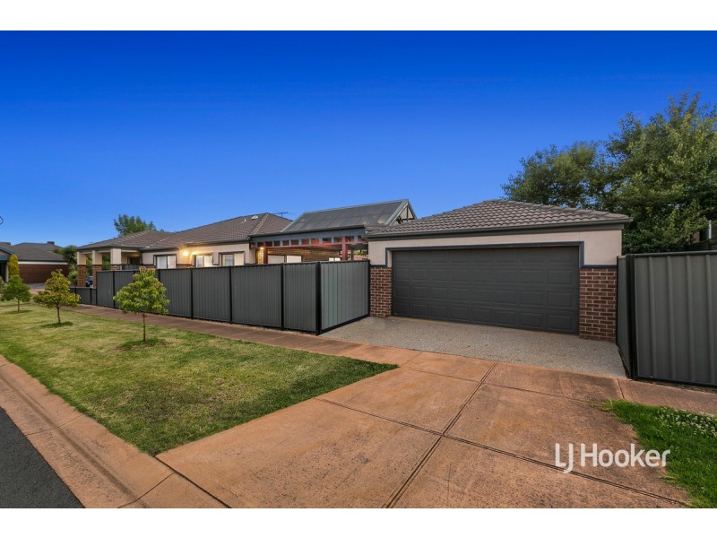 2 Caldicott Crescent, Point Cook VIC 3030