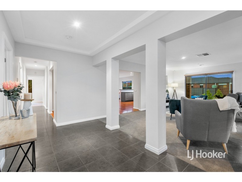 2 Caldicott Crescent, Point Cook VIC 3030