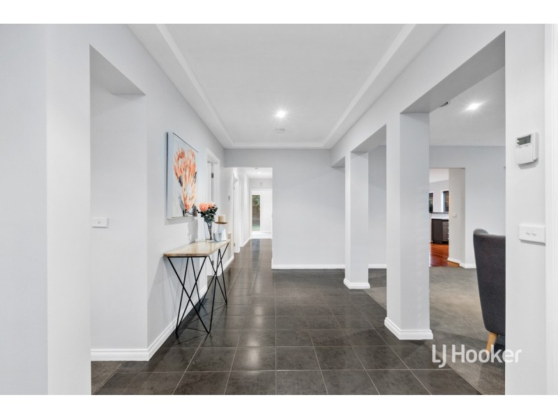 2 Caldicott Crescent, Point Cook VIC 3030