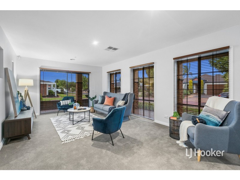 2 Caldicott Crescent, Point Cook VIC 3030