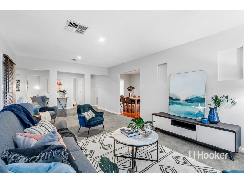 2 Caldicott Crescent, Point Cook VIC 3030