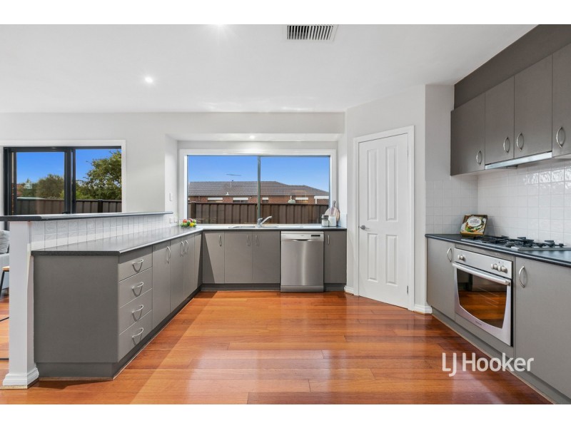 2 Caldicott Crescent, Point Cook VIC 3030