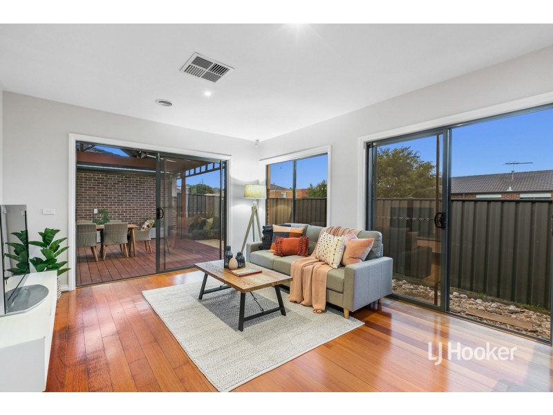 2 Caldicott Crescent, Point Cook VIC 3030