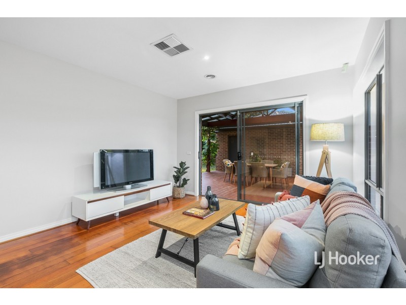 2 Caldicott Crescent, Point Cook VIC 3030