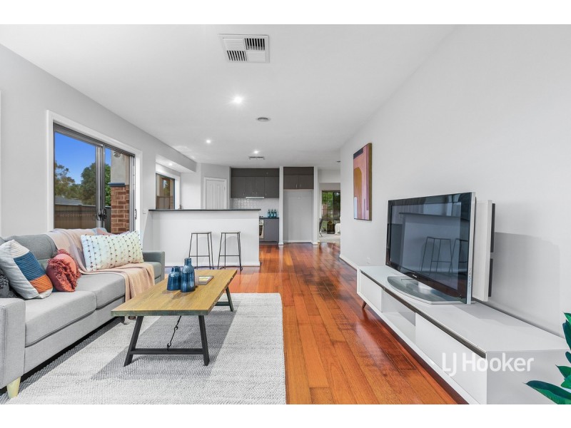 2 Caldicott Crescent, Point Cook VIC 3030