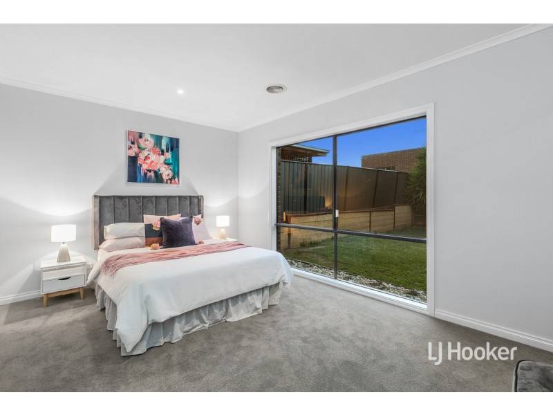 2 Caldicott Crescent, Point Cook VIC 3030