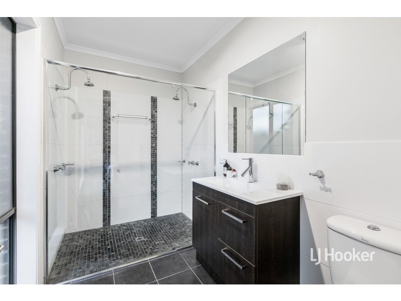 2 Caldicott Crescent, Point Cook VIC 3030