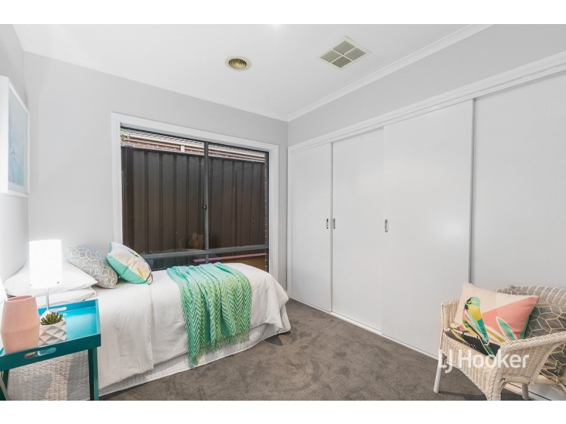 2 Caldicott Crescent, Point Cook VIC 3030