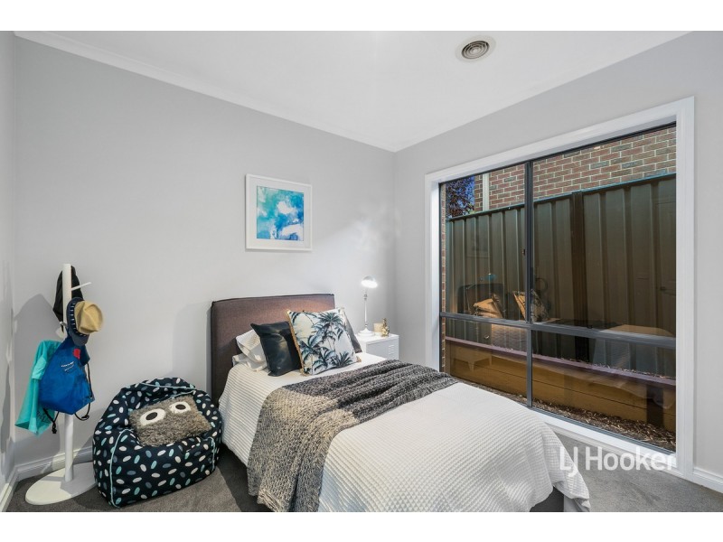 2 Caldicott Crescent, Point Cook VIC 3030