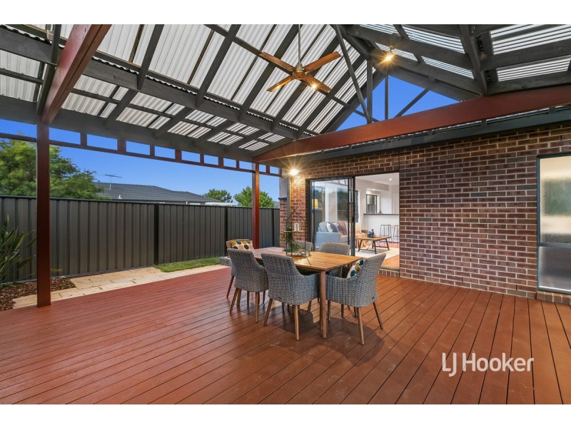 2 Caldicott Crescent, Point Cook VIC 3030