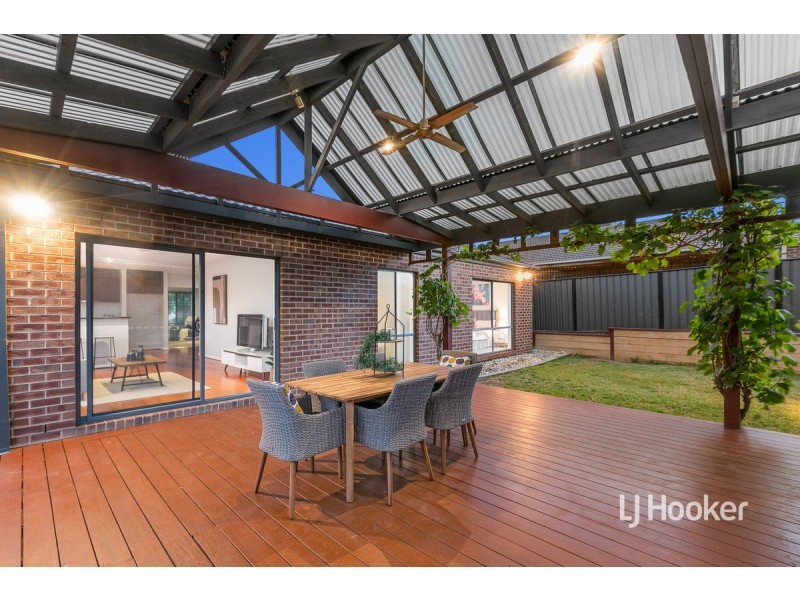 2 Caldicott Crescent, Point Cook VIC 3030