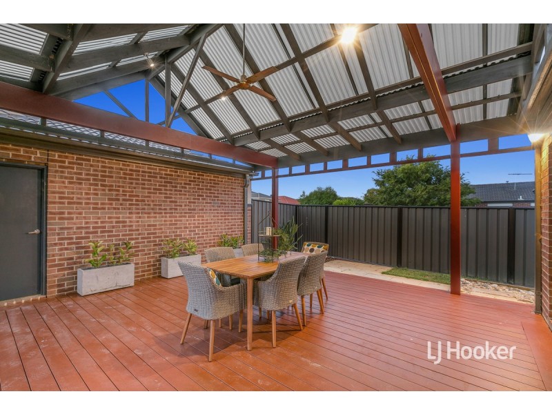 2 Caldicott Crescent, Point Cook VIC 3030