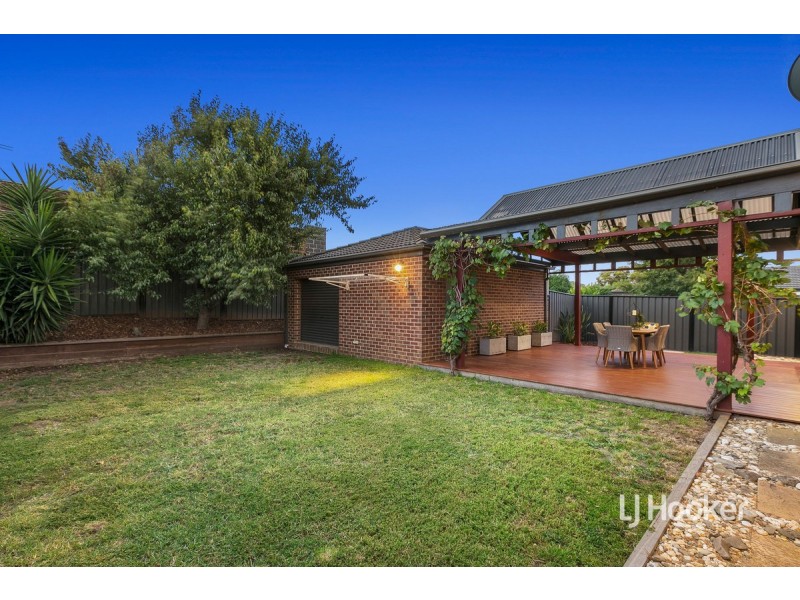 2 Caldicott Crescent, Point Cook VIC 3030