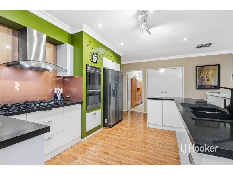 10 Sassari Court, Point Cook VIC 3030