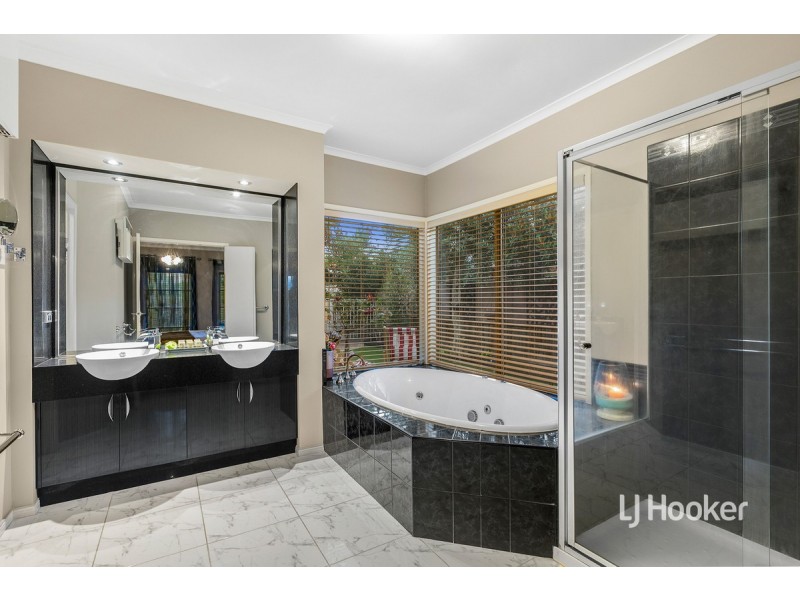 10 Sassari Court, Point Cook VIC 3030