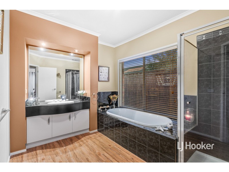 10 Sassari Court, Point Cook VIC 3030