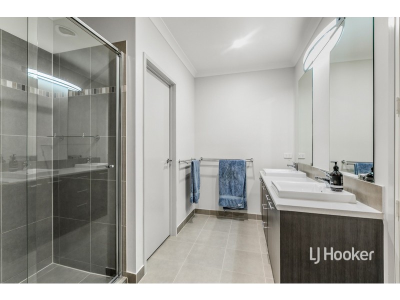 17 Malibu Boulevard, Point Cook VIC 3030