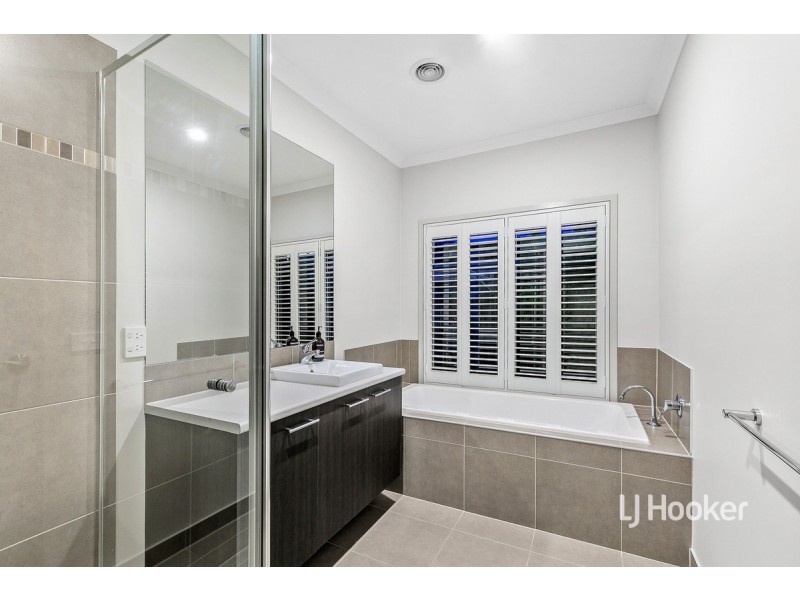 17 Malibu Boulevard, Point Cook VIC 3030