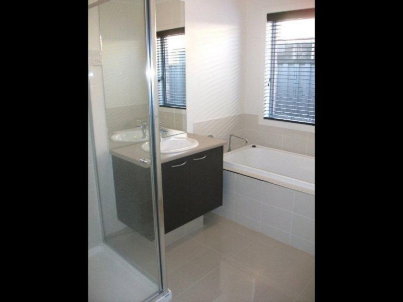 24 Snowsill Circuit, Point Cook VIC 3030