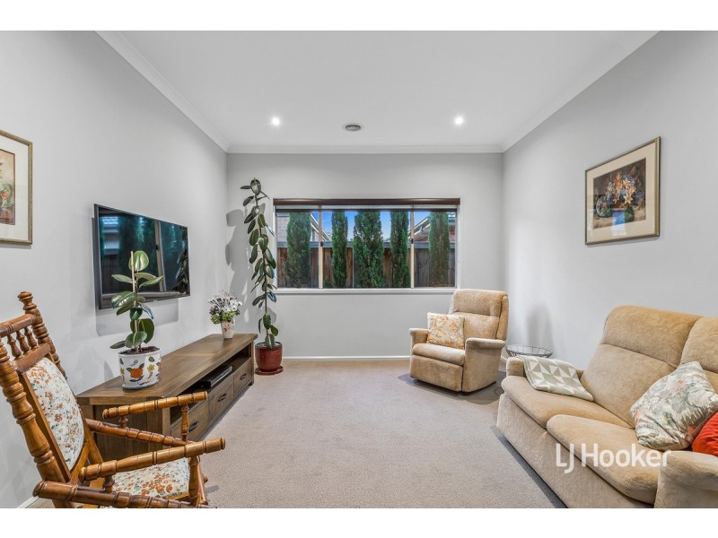 4 Bedarra Link, Point Cook VIC 3030