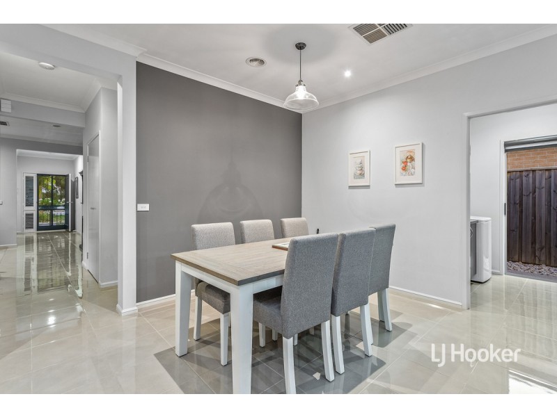 4 Bedarra Link, Point Cook VIC 3030