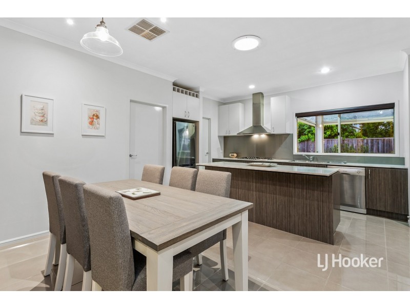 4 Bedarra Link, Point Cook VIC 3030