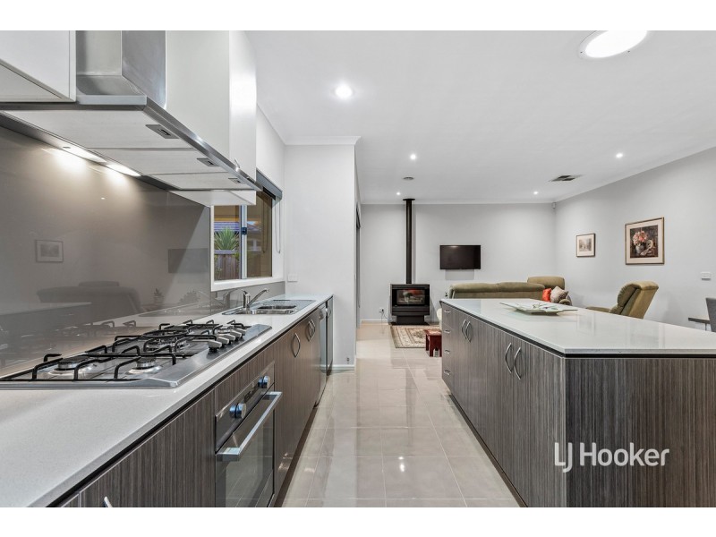 4 Bedarra Link, Point Cook VIC 3030