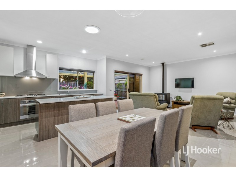 4 Bedarra Link, Point Cook VIC 3030