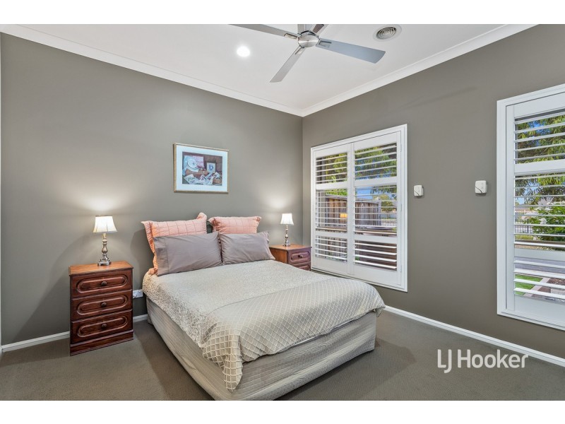 4 Bedarra Link, Point Cook VIC 3030