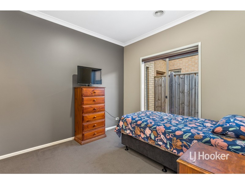 4 Bedarra Link, Point Cook VIC 3030