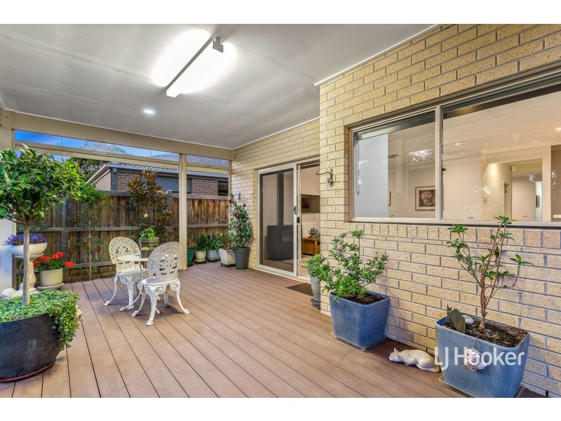 4 Bedarra Link, Point Cook VIC 3030
