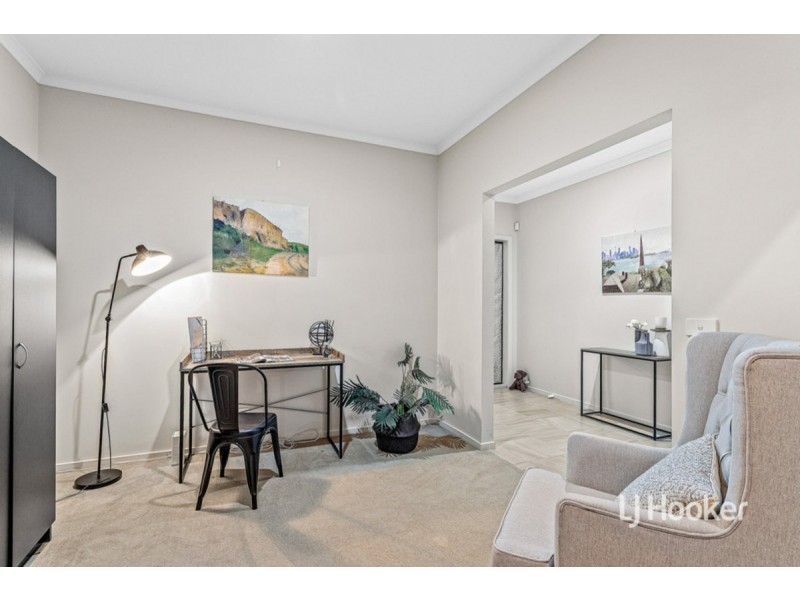 8 Mystic Grove, Point Cook VIC 3030