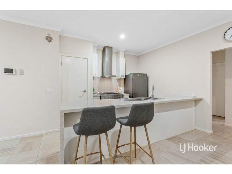 8 Mystic Grove, Point Cook VIC 3030